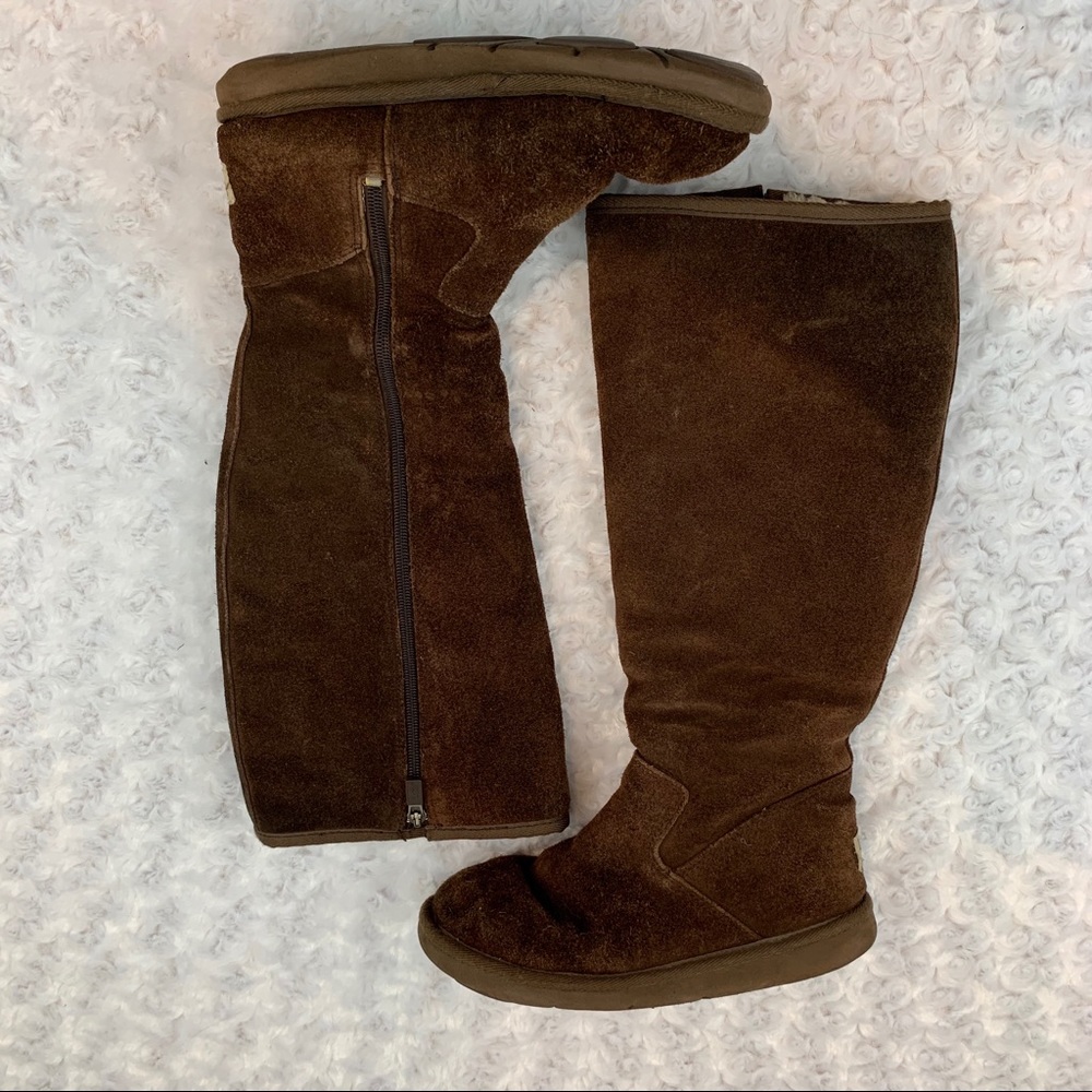 UGG Australia Sheepskin Women's Boot SIZE 6